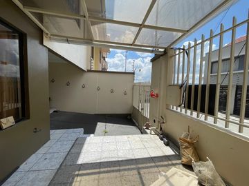 Venta de casa unifamiliar- Ubicado en el sector de Miraflores