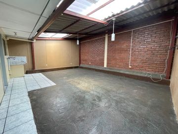 Venta de casa unifamiliar- Ubicado en el sector de Miraflores