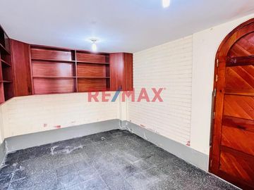 Se Vende Casa, Excelente Ubicación En Ate