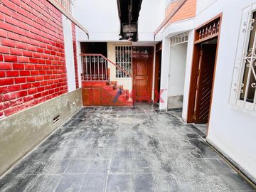 Se Vende Casa, Excelente Ubicación En Ate
