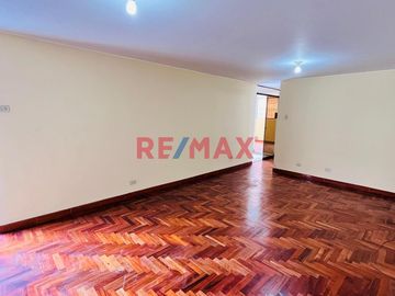 Se Vende Casa, Excelente Ubicación En Ate