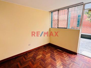 Se Vende Casa, Excelente Ubicación En Ate