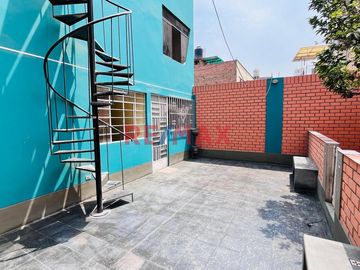 Se Vende Casa, Excelente Ubicación En Ate