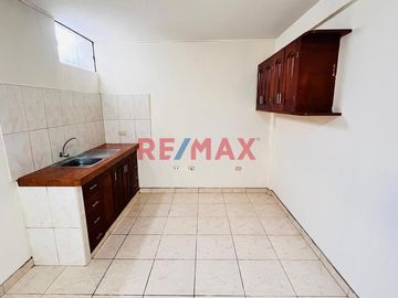 Se Vende Casa, Excelente Ubicación En Ate