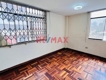 Se Vende Casa, Excelente Ubicación En Ate