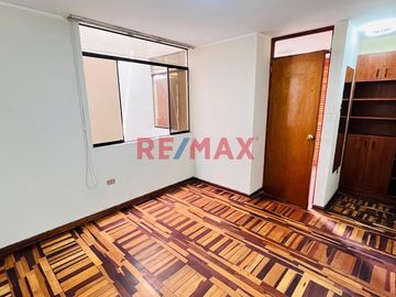 Se Vende Casa, Excelente Ubicación En Ate