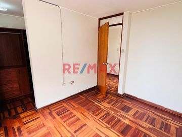 Se Vende Casa, Excelente Ubicación En Ate