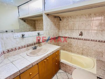 Se Vende Casa, Excelente Ubicación En Ate