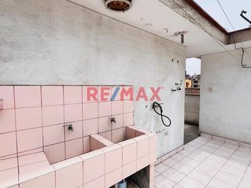 Se Vende Casa, Excelente Ubicación En Ate
