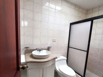 VENDO CASA EN URBANIZACION-SECTOR REMIGIO CRESPO