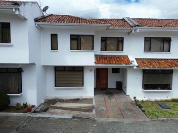 VENDO CASA EN URBANIZACION-SECTOR REMIGIO CRESPO