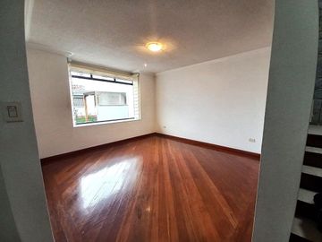 VENDO CASA EN URBANIZACION-SECTOR REMIGIO CRESPO