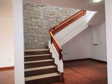 VENDO CASA EN URBANIZACION-SECTOR REMIGIO CRESPO