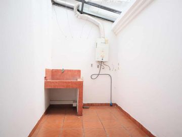 VENDO CASA EN URBANIZACION-SECTOR REMIGIO CRESPO