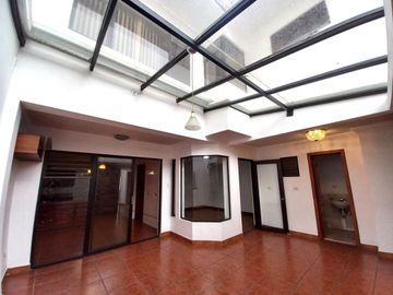VENDO CASA EN URBANIZACION-SECTOR REMIGIO CRESPO