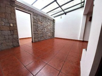 VENDO CASA EN URBANIZACION-SECTOR REMIGIO CRESPO