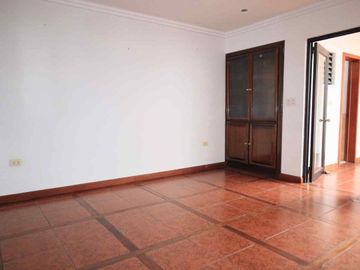 VENDO CASA EN URBANIZACION-SECTOR REMIGIO CRESPO