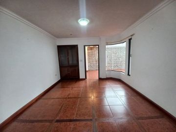 VENDO CASA EN URBANIZACION-SECTOR REMIGIO CRESPO