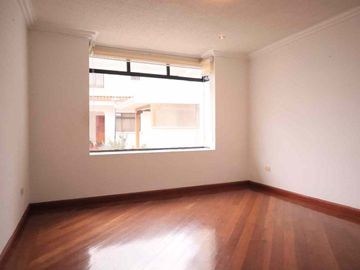 VENDO CASA EN URBANIZACION-SECTOR REMIGIO CRESPO