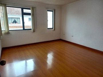 VENDO CASA EN URBANIZACION-SECTOR REMIGIO CRESPO