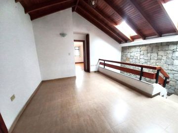 VENDO CASA EN URBANIZACION-SECTOR REMIGIO CRESPO
