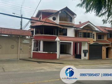 CASA DE VENTA DE 4 HABITACIONES Y LOCAL COMERCIAL