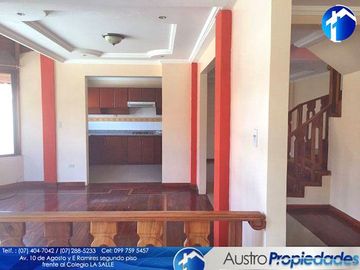 CASA DE VENTA DE 4 HABITACIONES Y LOCAL COMERCIAL
