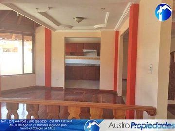 CASA DE VENTA DE 4 HABITACIONES Y LOCAL COMERCIAL