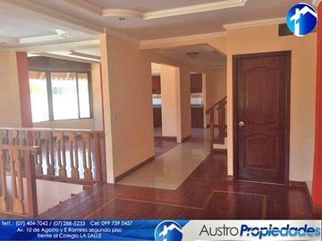 CASA DE VENTA DE 4 HABITACIONES Y LOCAL COMERCIAL