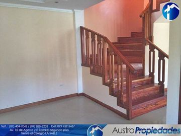 CASA DE VENTA DE 4 HABITACIONES Y LOCAL COMERCIAL