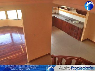 CASA DE VENTA DE 4 HABITACIONES Y LOCAL COMERCIAL