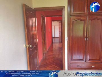 CASA DE VENTA DE 4 HABITACIONES Y LOCAL COMERCIAL