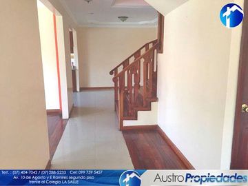 CASA DE VENTA DE 4 HABITACIONES Y LOCAL COMERCIAL