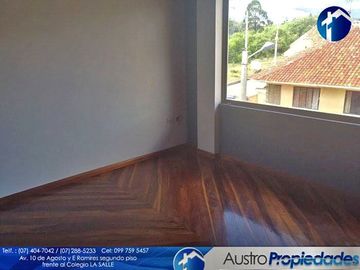 CASA DE VENTA DE 4 HABITACIONES Y LOCAL COMERCIAL