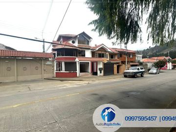 CASA DE VENTA DE 4 HABITACIONES Y LOCAL COMERCIAL