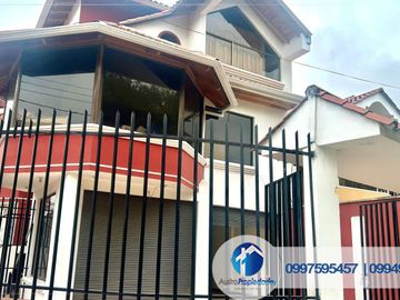 CASA DE VENTA DE 4 HABITACIONES Y LOCAL COMERCIAL