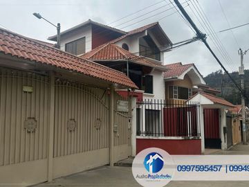 CASA DE VENTA DE 4 HABITACIONES Y LOCAL COMERCIAL