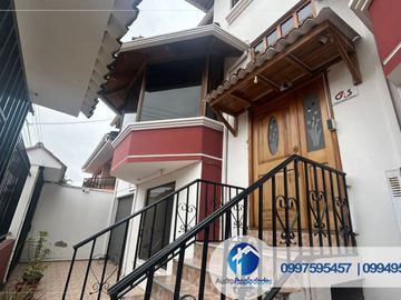 CASA DE VENTA DE 4 HABITACIONES Y LOCAL COMERCIAL