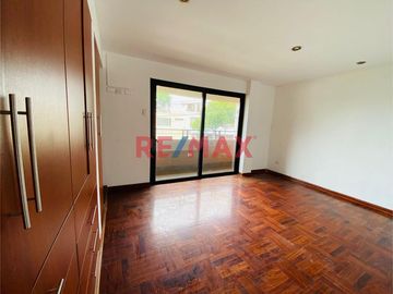 ID: 1127324 Casa De 3 Pisos En Jr. Leon De La Fuente, Al Costado Del Lima Cricket, Cochera Para 3 Vehiculos