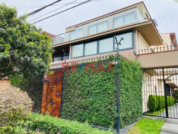 ID: 1127324 Casa De 3 Pisos En Jr. Leon De La Fuente, Al Costado Del Lima Cricket, Cochera Para 3 Vehiculos
