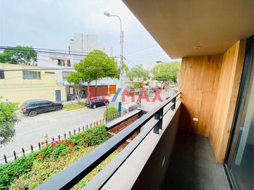 ID: 1127324 Casa De 3 Pisos En Jr. Leon De La Fuente, Al Costado Del Lima Cricket, Cochera Para 3 Vehiculos