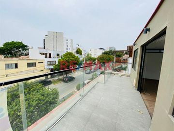ID: 1127324 Casa De 3 Pisos En Jr. Leon De La Fuente, Al Costado Del Lima Cricket, Cochera Para 3 Vehiculos