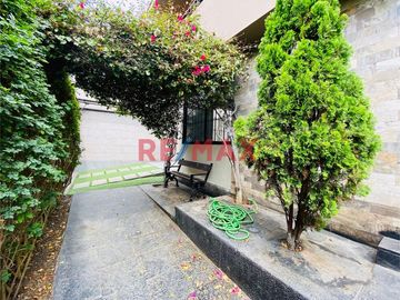 ID: 1127324 Casa De 3 Pisos En Jr. Leon De La Fuente, Al Costado Del Lima Cricket, Cochera Para 3 Vehiculos
