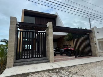 Casa frente al mar con alberca privada en venta, San Benito, Yucatán