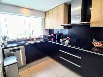 VENDO, Espectacular Duplex Frente a Parque 4dorm. 232mts. Jr. Jose Sabogal 151, Surco