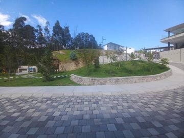 VENTA CASA A ESTRENAR SECTOR  NAYON A 7 MINUTOS DE CUMBAYA