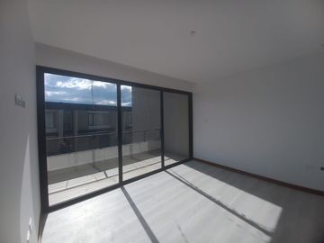 VENTA CASA A ESTRENAR SECTOR  NAYON A 7 MINUTOS DE CUMBAYA