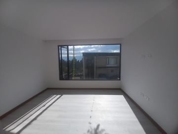 VENTA CASA A ESTRENAR SECTOR  NAYON A 7 MINUTOS DE CUMBAYA