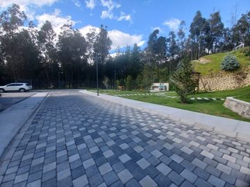 VENTA CASA A ESTRENAR SECTOR  NAYON A 7 MINUTOS DE CUMBAYA