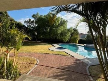 Exclusiva Casa con Piscina y Terreno de Ensueño en Cumbayá